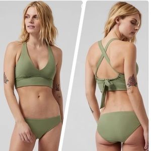 NWT Athleta Plunge Bikini Top D-DD